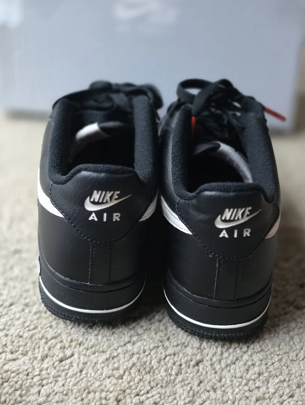 Nike colorway black